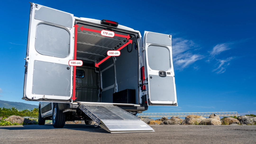 ADA Réunion location, Catégorie Camion 10-12m³ avec Hayon