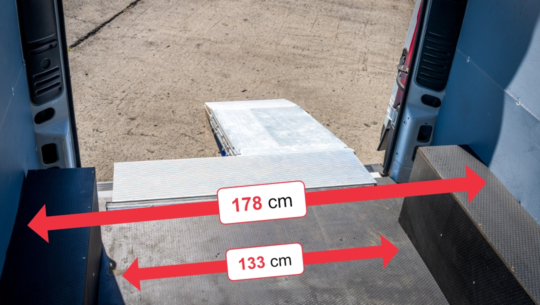 ADA Réunion location, Catégorie Camion 10-12m³ avec Hayon