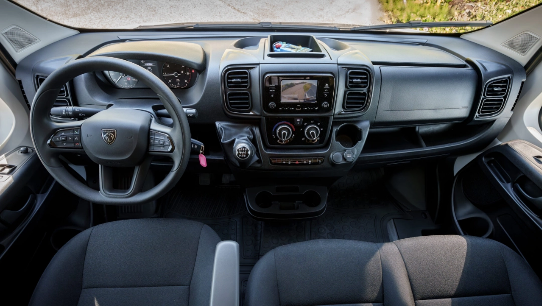 ADA Réunion location, Catégorie Camion 10-12m³ avec Hayon