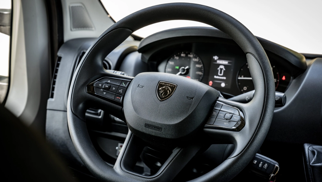 ADA Réunion location, Catégorie Camion 10-12m³ avec Hayon