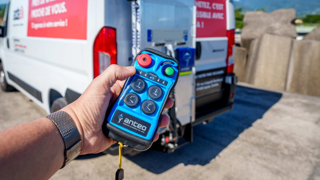 ADA Réunion location, Catégorie Camion 10-12m³ avec Hayon