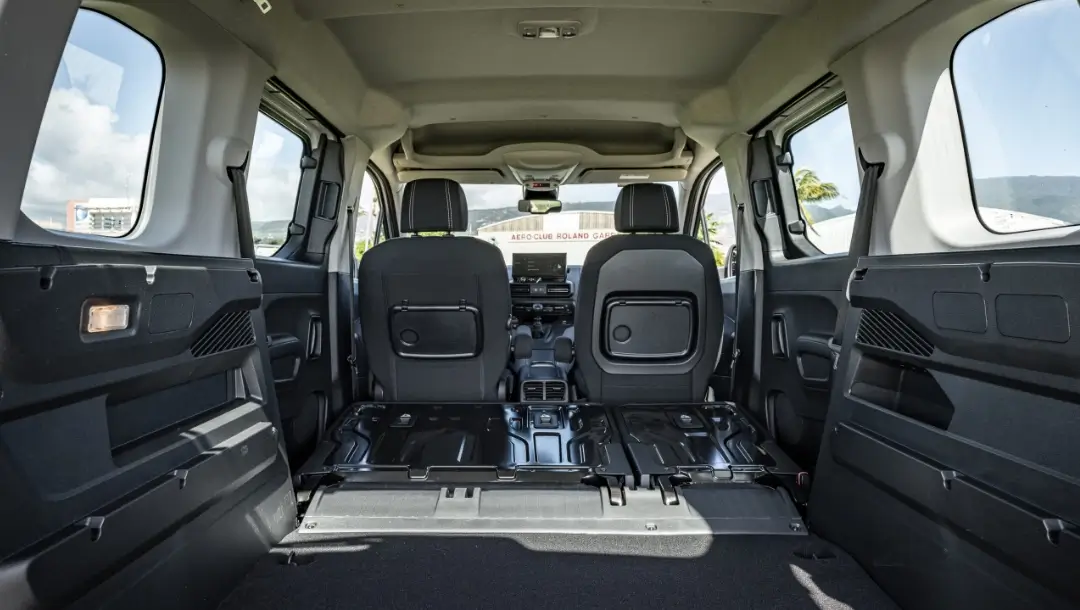 ADA Réunion location, catégorie Minibus